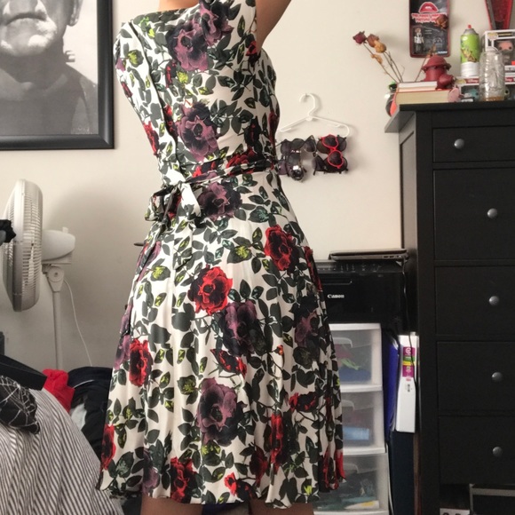 Vintage Pinup Style Dress 🌹 - Picture 4 of 5