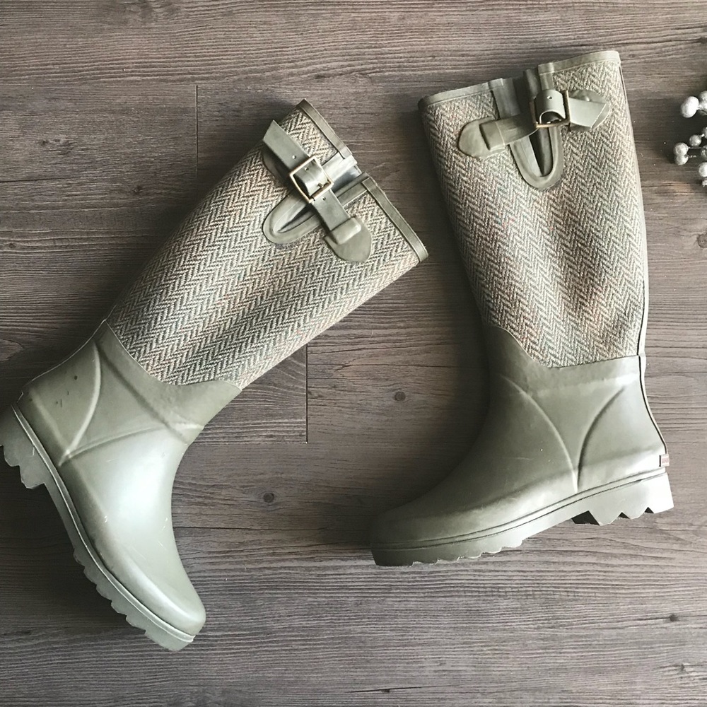 Banana Republic Glasgow Rainboots!💕