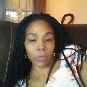 Meet your Posher, Cynthia