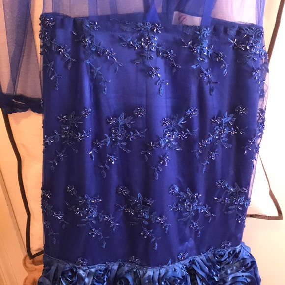 PROM DRESS - Picture 2 of 8