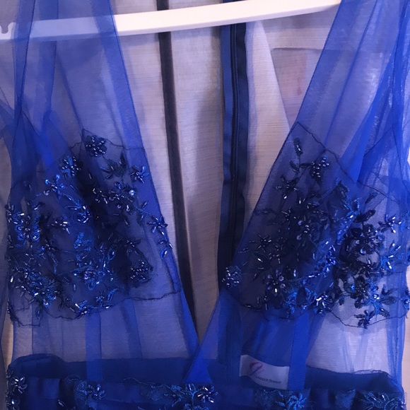 PROM DRESS - Picture 3 of 8