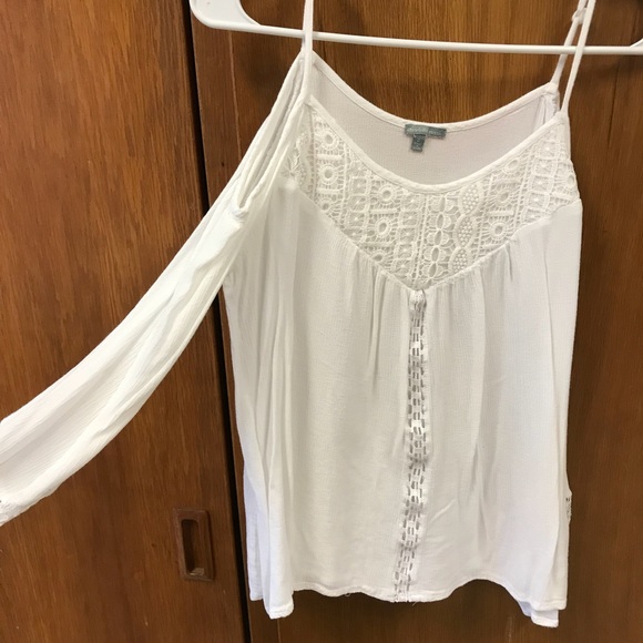 Charlotte Russe cold shoulder top :) - Picture 2 of 3