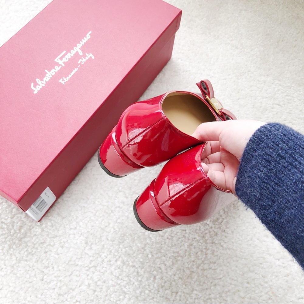 ⭐️Salvatore Ferragamo VARA Pump (size: 5.5B) - Picture 3 of 8