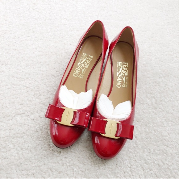 ⭐️Salvatore Ferragamo VARA Pump (size: 5.5B) - Picture 2 of 8