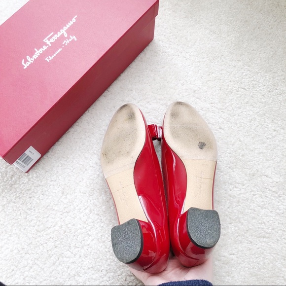 ⭐️Salvatore Ferragamo VARA Pump (size: 5.5B) - Picture 5 of 8