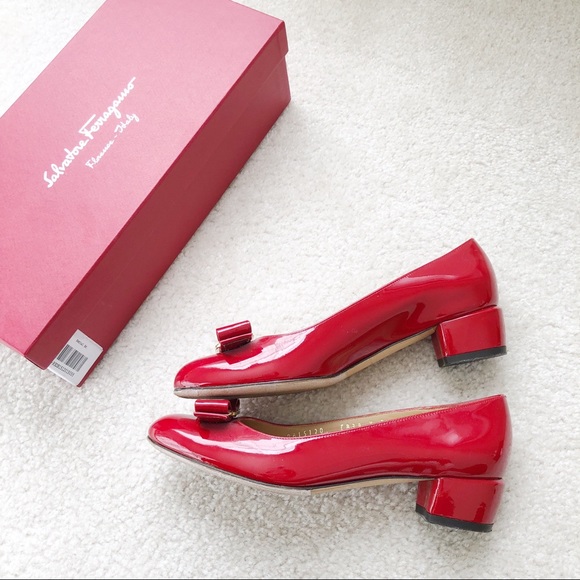 ⭐️Salvatore Ferragamo VARA Pump (size: 5.5B) - Picture 6 of 8