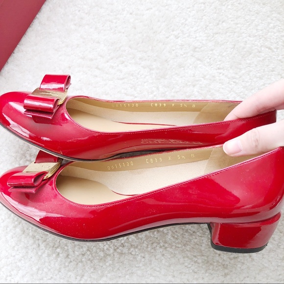 ⭐️Salvatore Ferragamo VARA Pump (size: 5.5B) - Picture 7 of 8