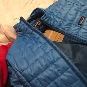 PATAGONIA Women’s Nano Puff Jacket. Medium