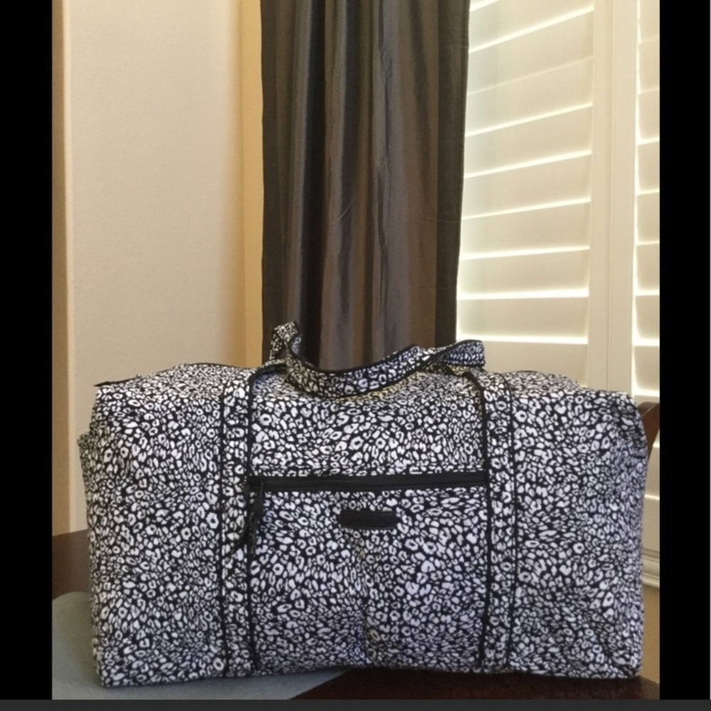 Brand new Vera Bradley large duffel bag!!