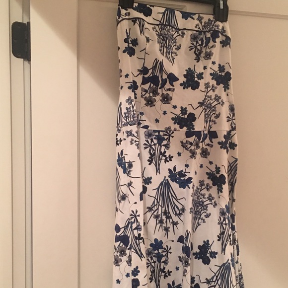 White and blue floral strapless dress - Picture 2 of 3