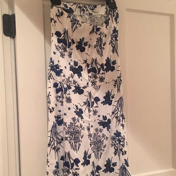 White and blue floral strapless dress - Picture 3 of 3