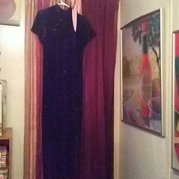 Brand new stunning black evening gown - Picture 2 of 4