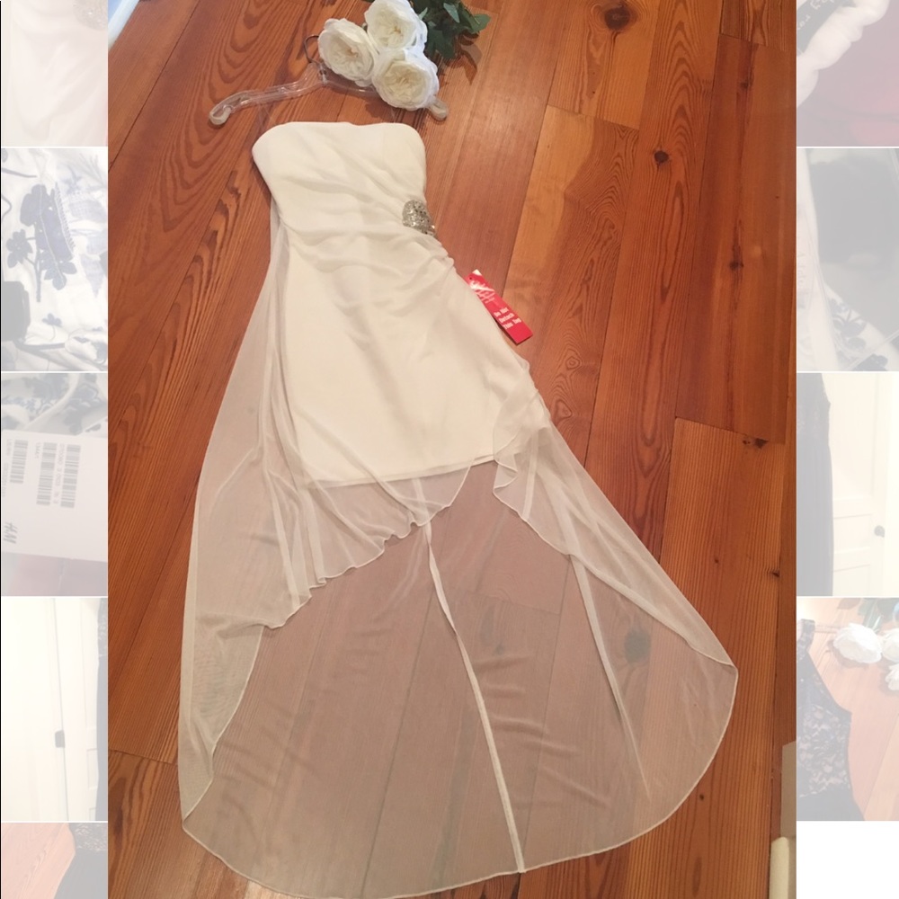 Sleeveless white hi-low dress.