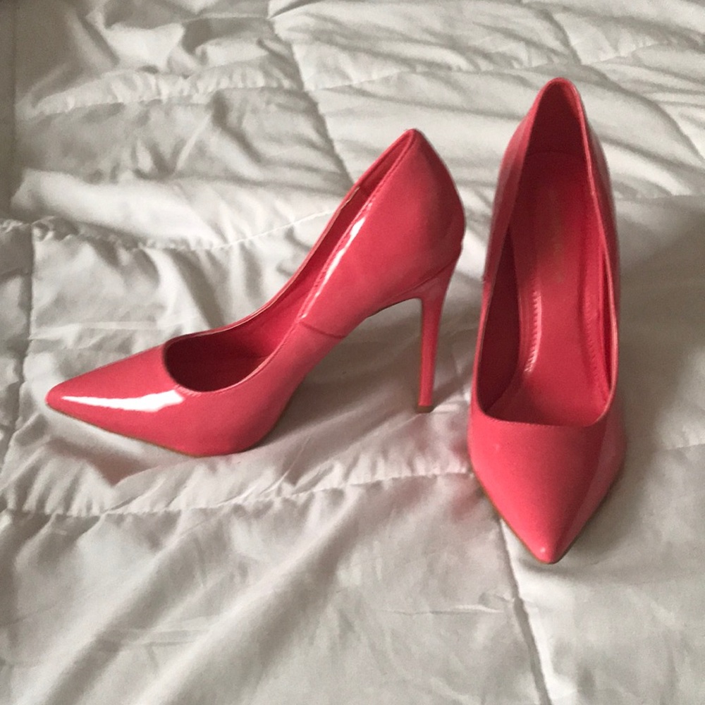 Heels - Picture 3 of 4