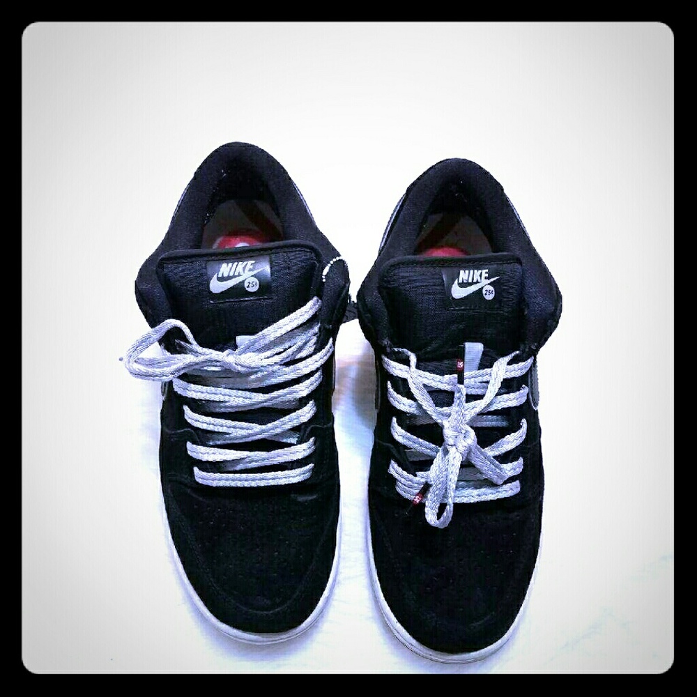 NIKE QUARTER