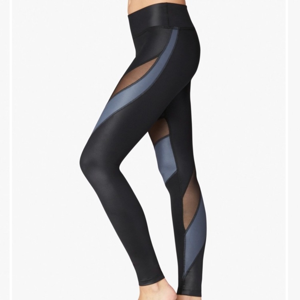 Beyond Yoga Gloss over Waves Legging NWOT