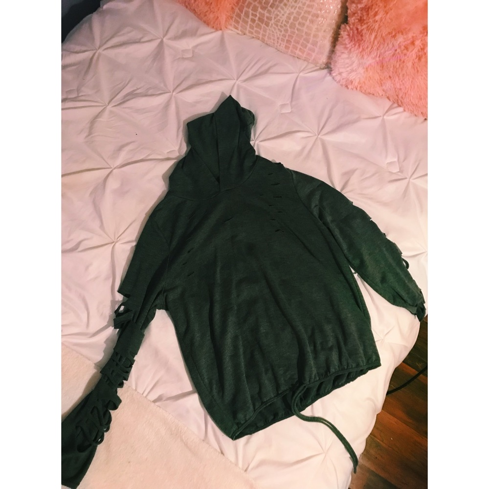 Grey Distressed Shirt w/ Hood 🖤 Great Condition!