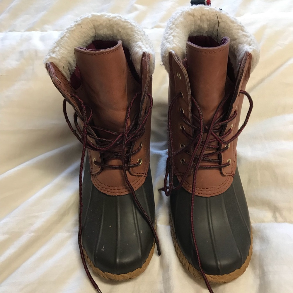 Tommy Hilfiger bean boots