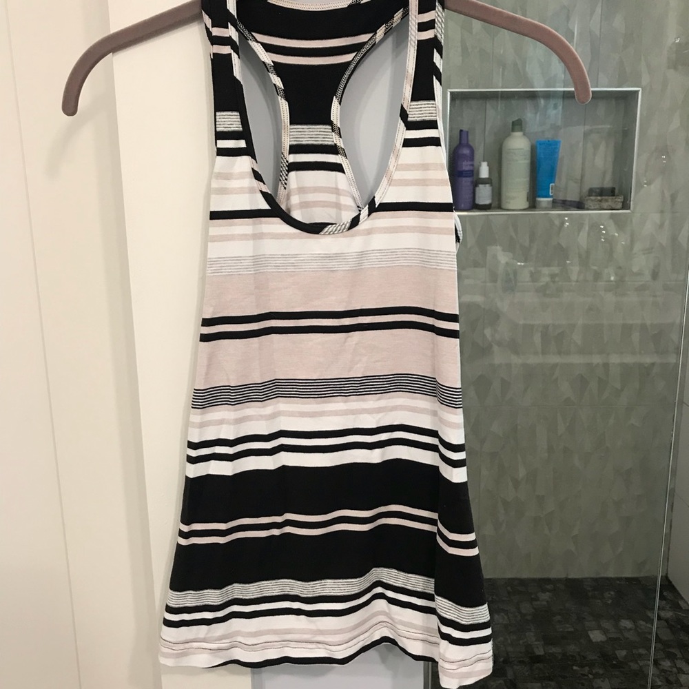 Lululemon tank.