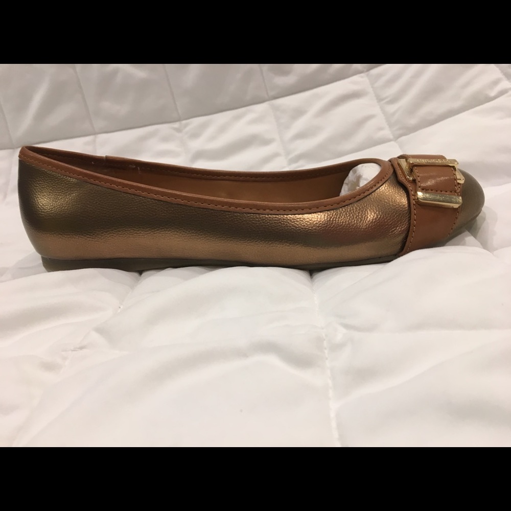 Tommy Hilfiger flats NWT