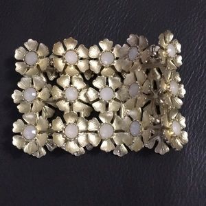 Yellow gold and white stretchy flower bracelet