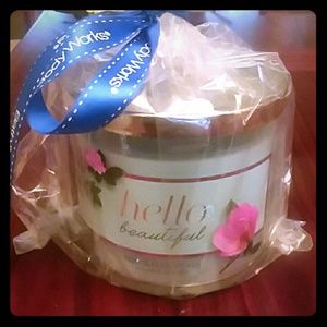 NWT Scented Candle - Hello Beautiful 14.5 oz