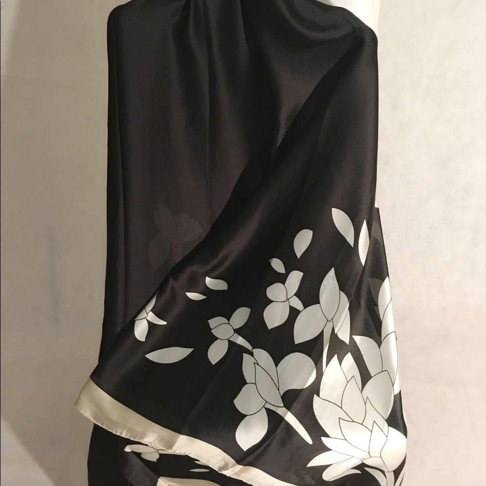 Beautiful Silk Black and White Fashion Scarf