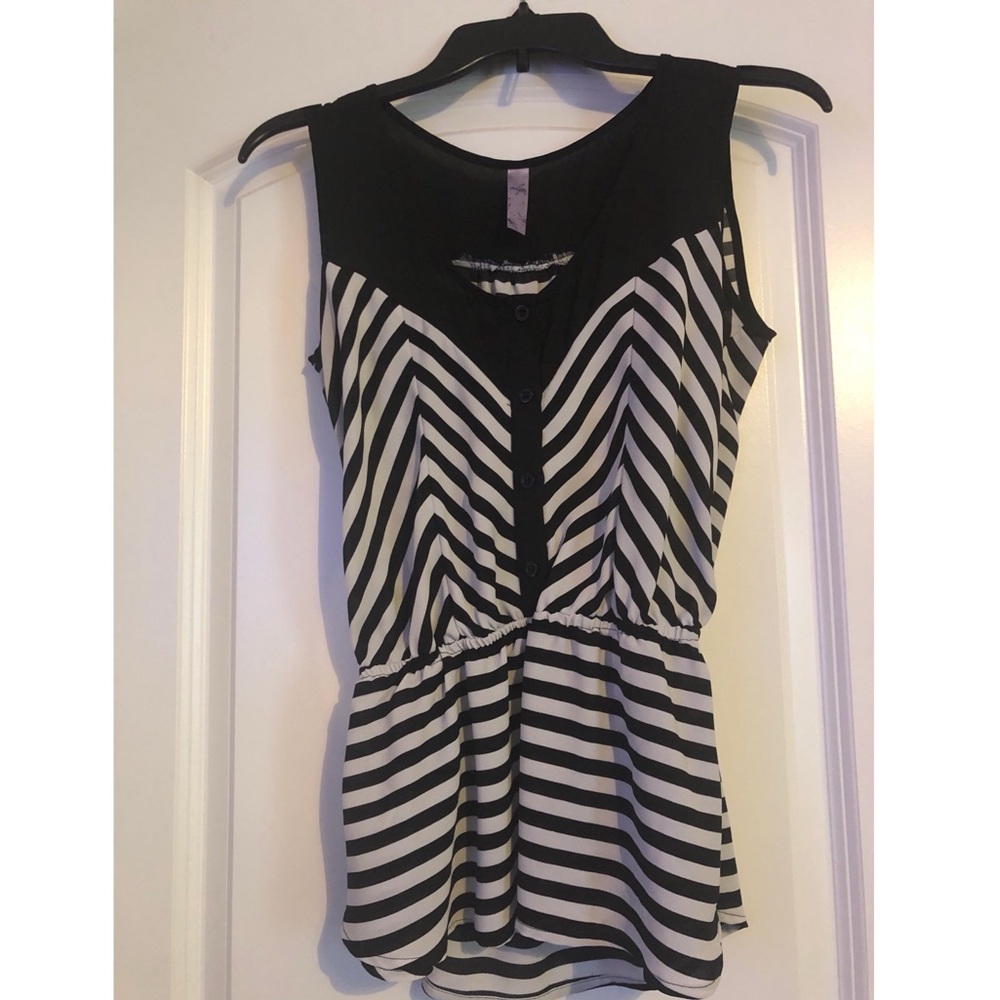 Sleeveless blouse