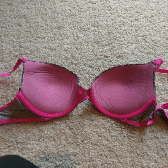 Pink bra - Picture 3 of 4