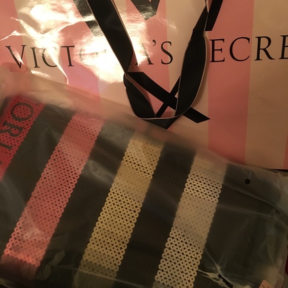 Victoria secrets 2017 limited edition tote - Picture 2 of 3