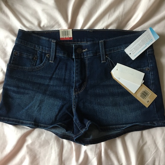 Levi’s Shortie Short - Picture 3 of 4