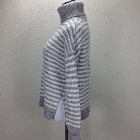 NWT Gap Cream & Gray Striped Cable Knit Turtleneck - Picture 2 of 7
