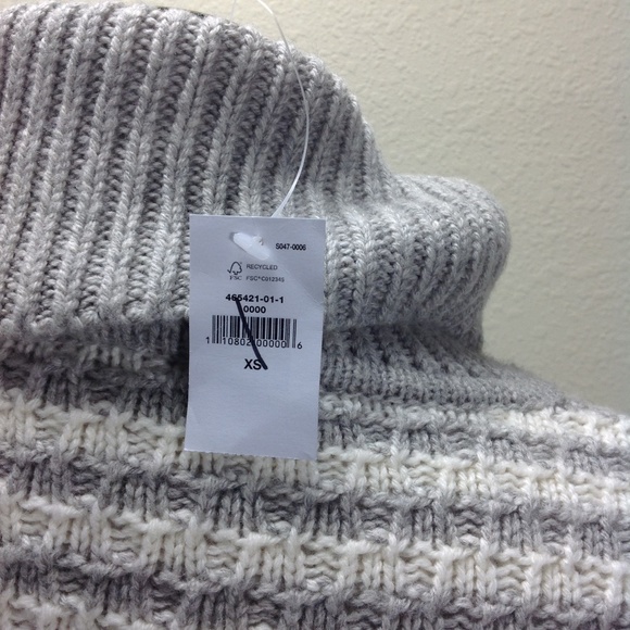 NWT Gap Cream & Gray Striped Cable Knit Turtleneck - Picture 6 of 7