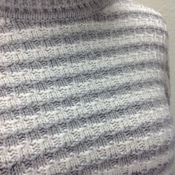NWT Gap Cream & Gray Striped Cable Knit Turtleneck - Picture 5 of 7
