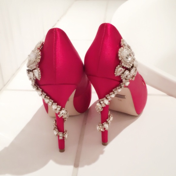Badgley Mischka Royal Embellished Pump. Size 5.5 - Picture 2 of 5