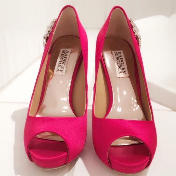 Badgley Mischka Royal Embellished Pump. Size 5.5 - Picture 4 of 5