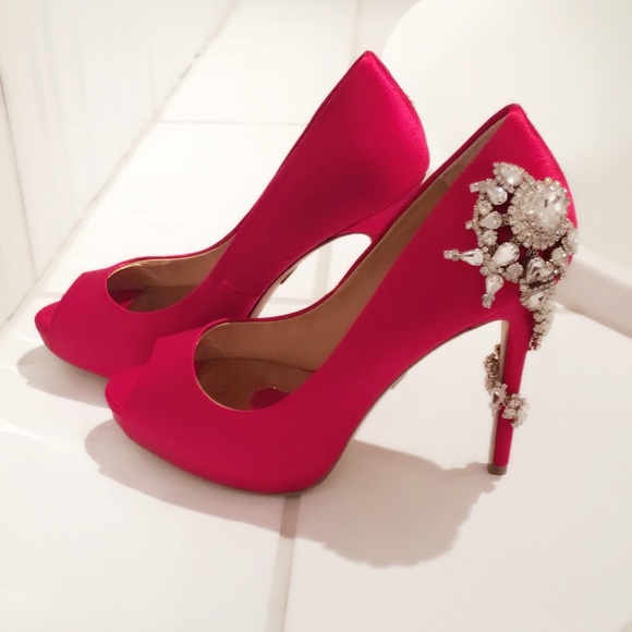 Badgley Mischka Royal Embellished Pump. Size 5.5 - Picture 3 of 5