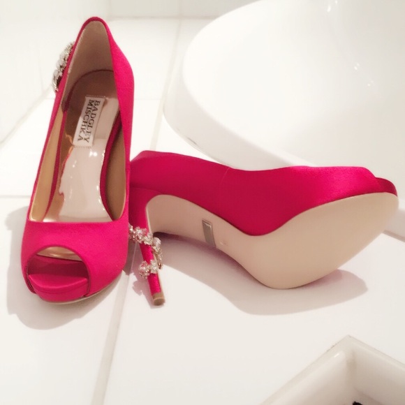 Badgley Mischka Royal Embellished Pump. Size 5.5 - Picture 5 of 5
