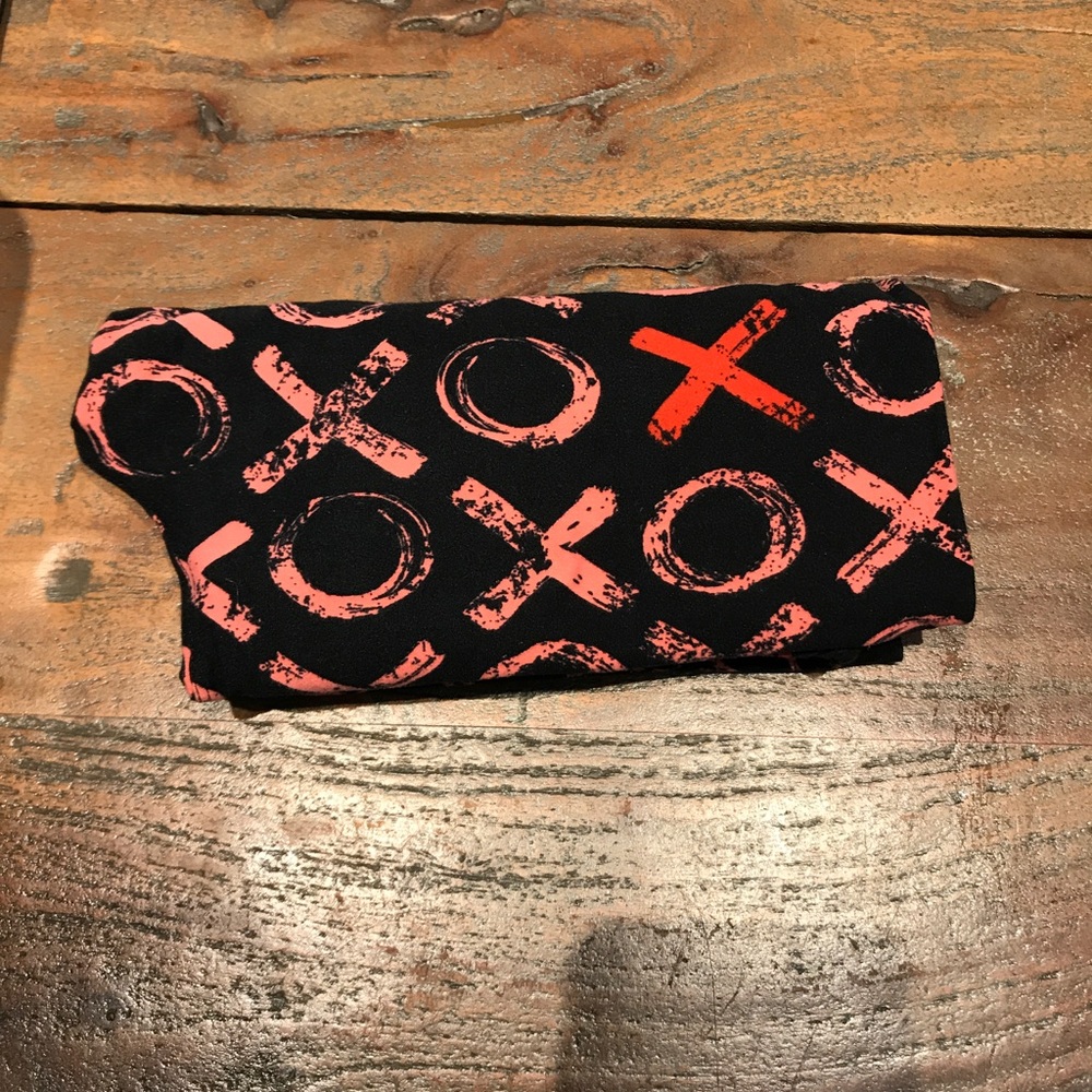 Hugs & Kisses - Tall and Curvy LuLaRoe leggings