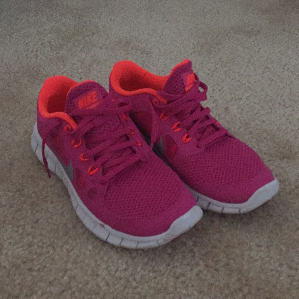 Women’s/Youth Nike Free Run Sneakers