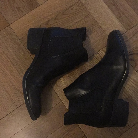Sam & Libby Shoes - Black leather Chelsea boots.