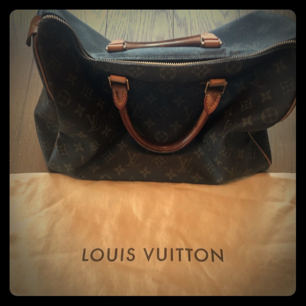 Iconic LV Speedy 30 awaiting for the new owner