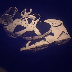 Worn  5xs ! Jordans size 8 ! Good Condition