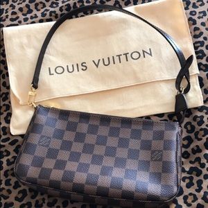 Louis Vuitton damier ebene pochette..100% authenic
