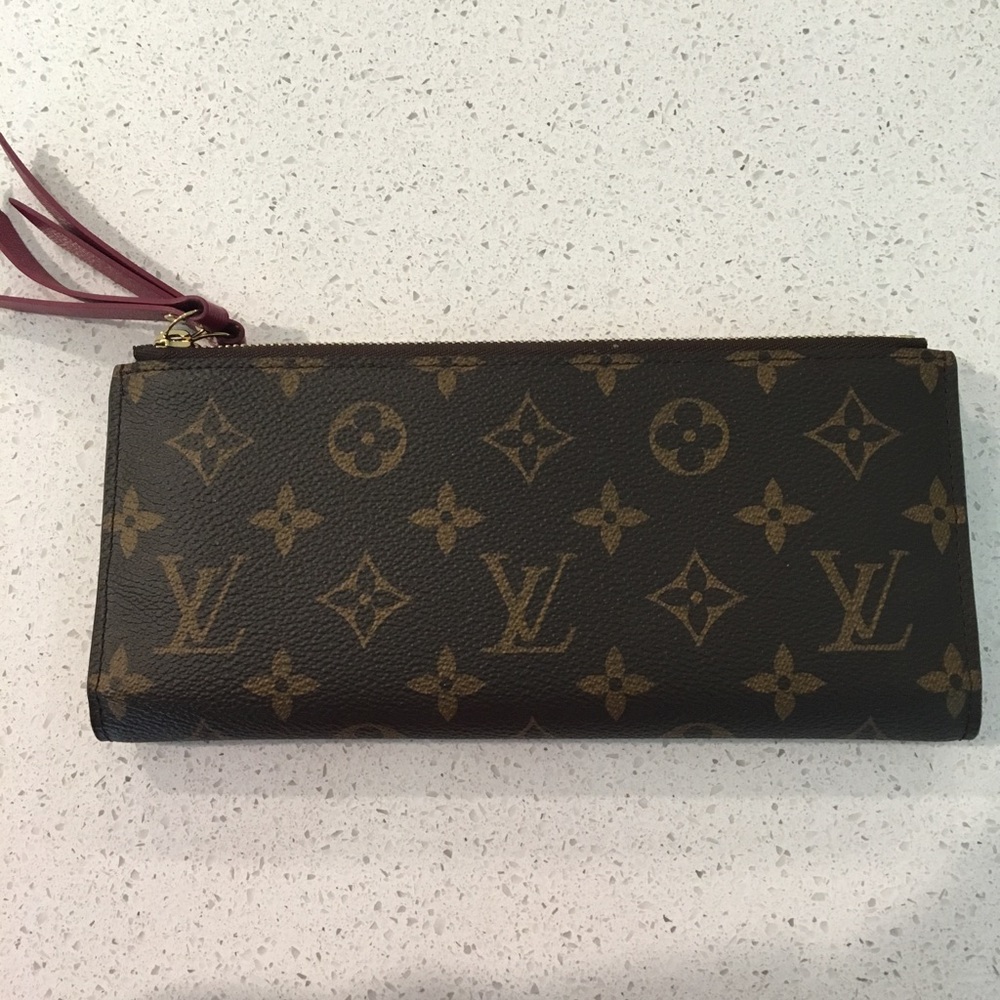 Louis Vuitton  12 credit card Wallet.