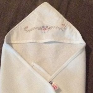 Rosalina white hooded blanket embroidered