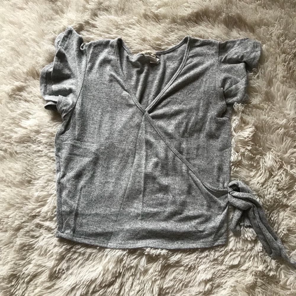•GREY WRAP TOP•