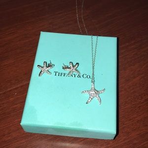 Set of starfish necklace and earrings