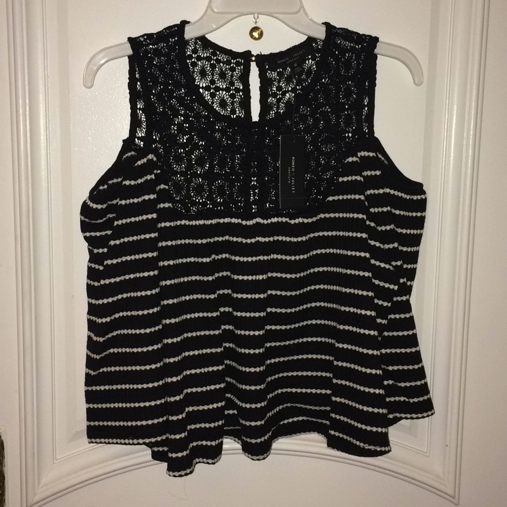 NWT! Cold Shoulder Striped Lace Trim Top - Picture 7 of 8
