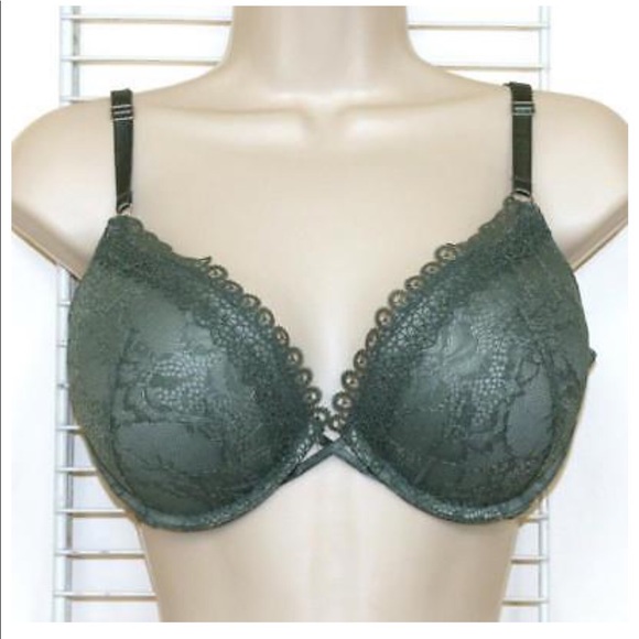 ISO Victoria’s Secret bombshell 32d or 32dd - Picture 2 of 2